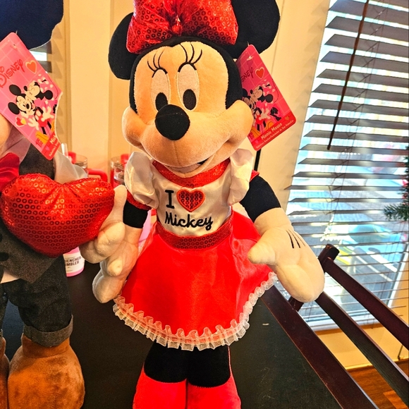 Disney Mickey and Minnie Mouse Valentine Greeters Plush 22" New with tags - Picture 3 of 8